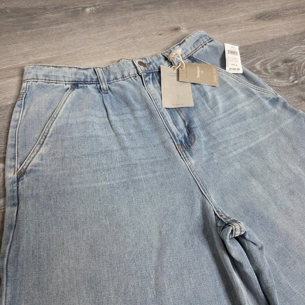 Relaxed Wide-Leg Light Wash Jeans - Women - Picture 5 of 16